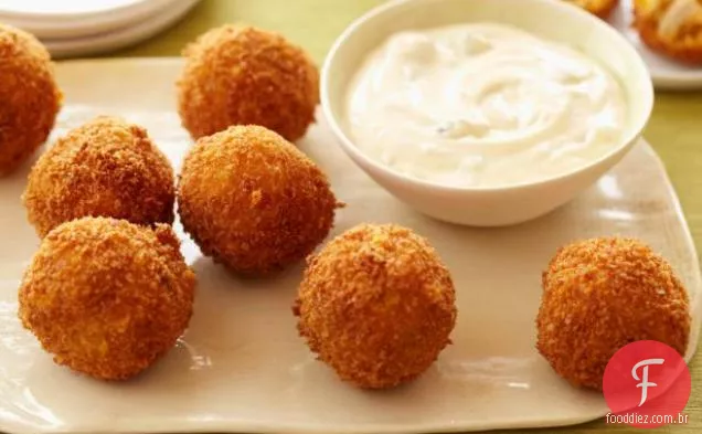 Bolinhas de frango com queijo e molho Buffalo