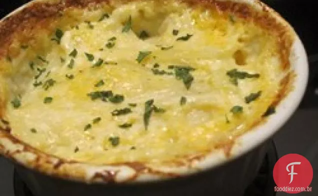 Batatas gratinadas com queijo duplo