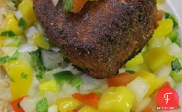 Bifes de atum escurecido com molho de manga