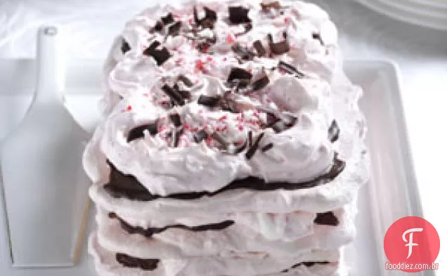 Torta de merengue com creme de hortelã