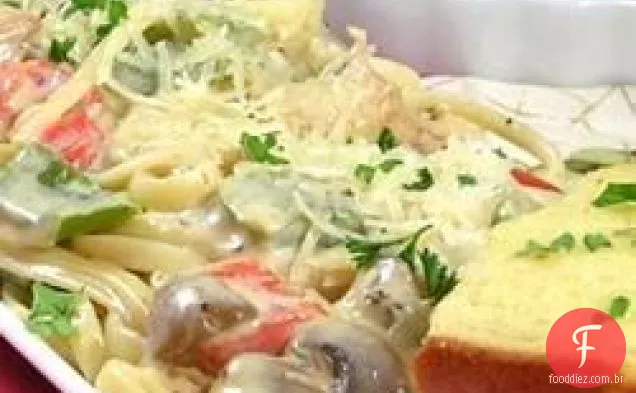 Macarrão com frango Cajun