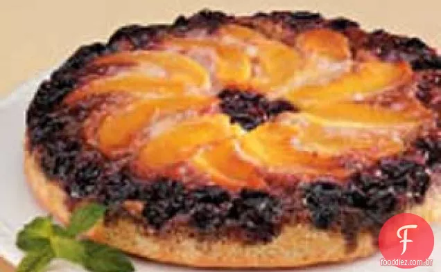Bolo de cereja e nectarina invertido