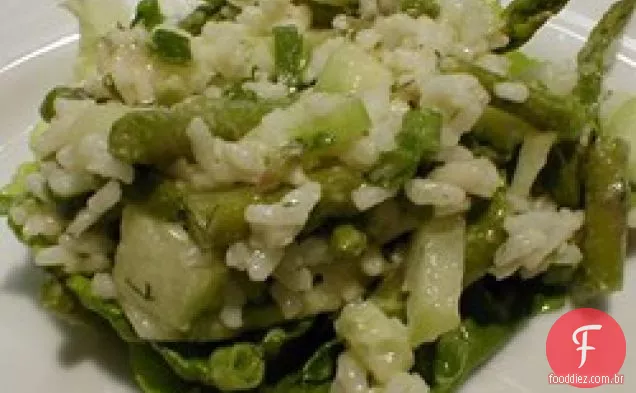 Salada de arroz, aspargos e pepino