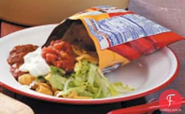 Salada de tacos na fogueira