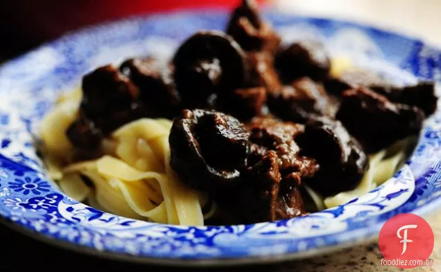 Ensopado de carne com cogumelos