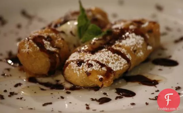 Bananas fritas com mel de lavanda e chocolate com cinco especiarias