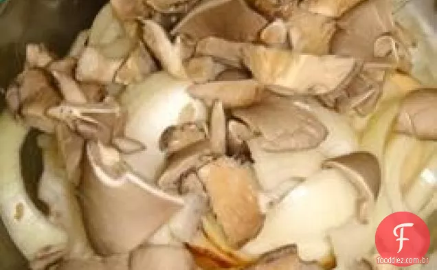 Batatas e cogumelos grelhados