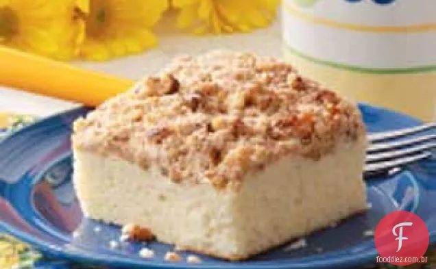 Bolo de café com canela e nozes
