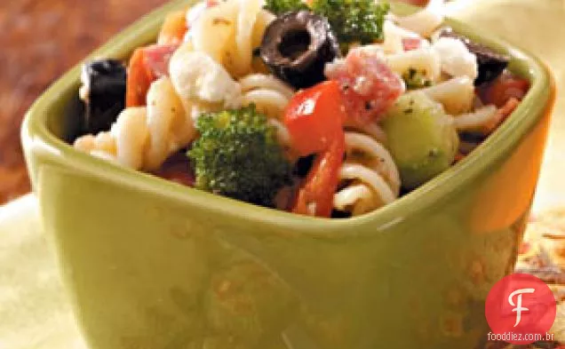 Salada de macarrão saudável