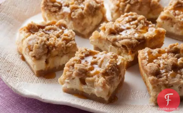 Barras de Cheesecake de Maçã Caramelizada com Cobertura Streusel