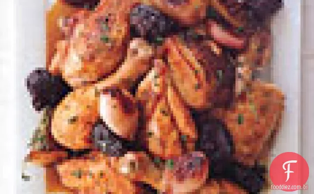 Frango com chalotas, ameixas e Armagnac