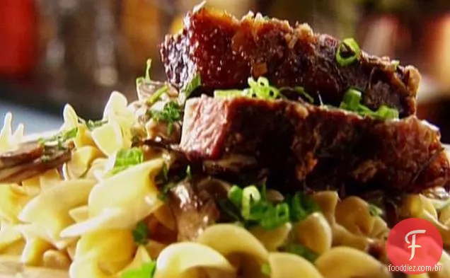 Strogonoff de Carne com Macarrão com Manteiga