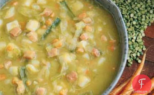 Sopa de legumes com ervilha partida