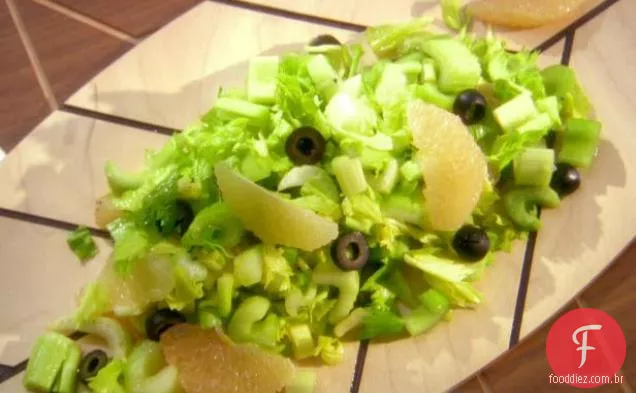 Salada de aipo, toranja e azeitona