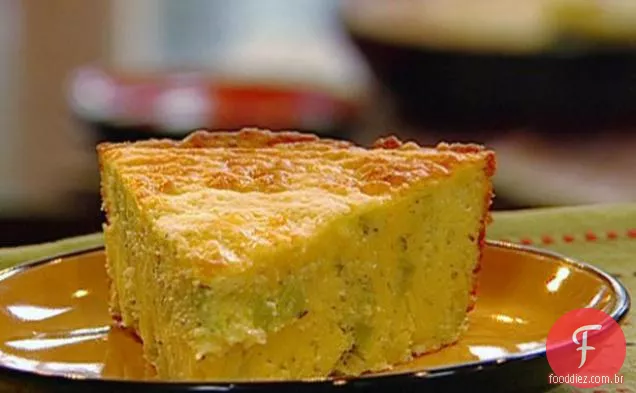 Pão de milho com brócolis e queijo cheddar