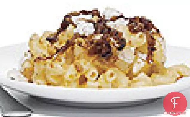 Mac e dois queijos com chalotas caramelizadas