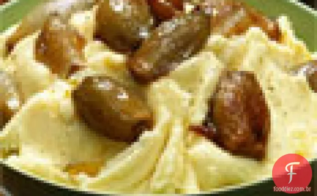 Purê de batatas Yukon douradas com chalotas caramelizadas