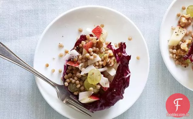 Salada Waldorf atualizada com vinagrete de maçã