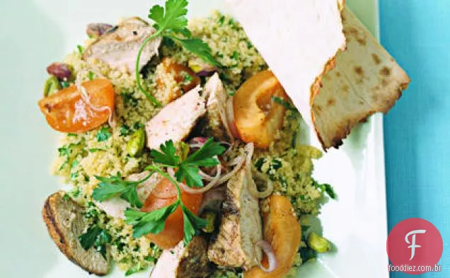 Salada de cuscuz com frango e damascos