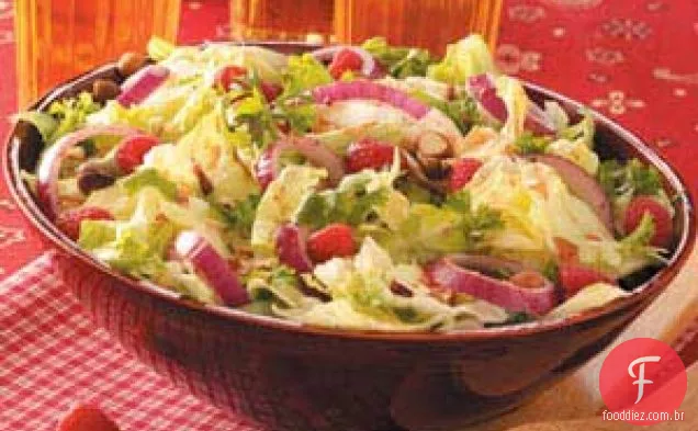 Salada de Framboesa e Avelã com Ervas