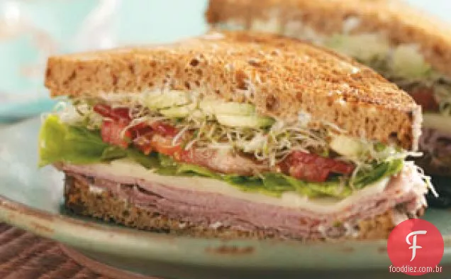 Clubs tostados com maionese de endro