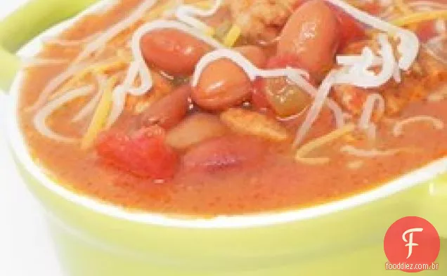 Sopa cremosa de frango com pimenta verde cozida lentamente