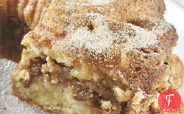 Bolo de café com ruibarbo recheado
