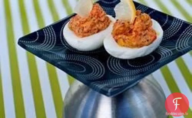 Ovos cozidos com salmão defumado
