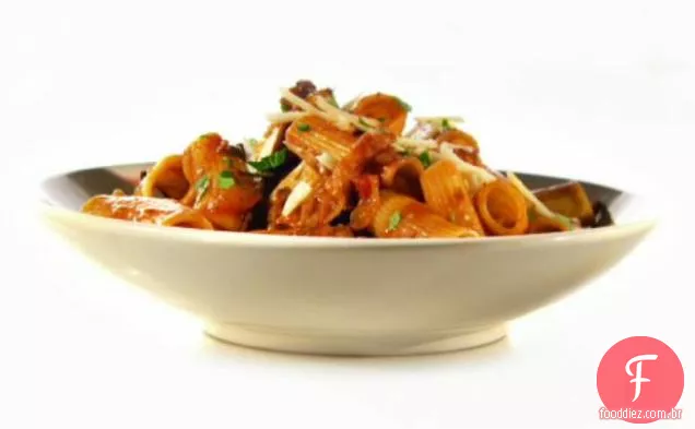 Ragu de Frango Desfiado e Rigatoni
