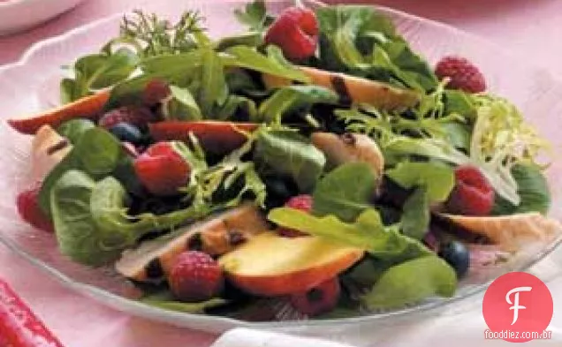 Salada de Frango com Alface e Frutas