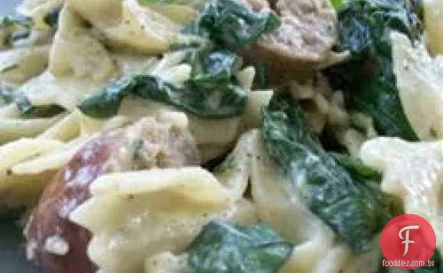 Macarrão com Salsicha e Gravata Borboleta à Florentina