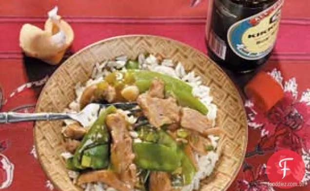 Carne de porco e ervilha salteada