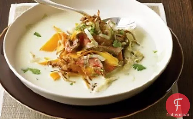 Sopa De Carne E Coco Com Chalotas Crocantes