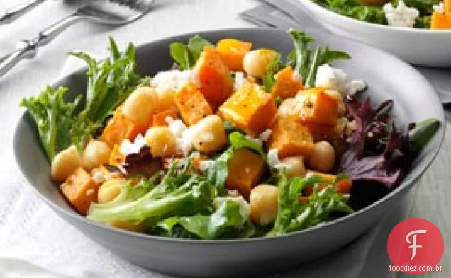 Salada de batata-doce e grão-de-bico