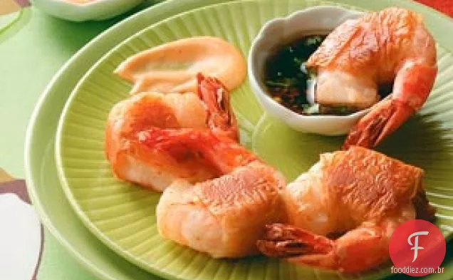 Camarão Phyllo com molhos para mergulhar