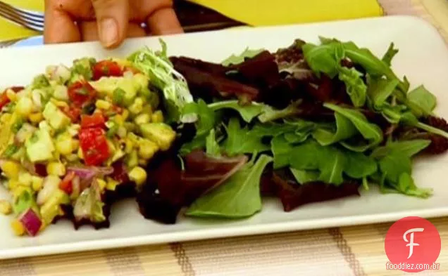 Salada Adobado de Camarão e Manga com Milho Assado e Molho de Abacate