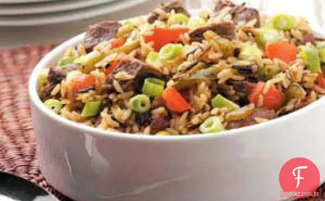 Carne bovina e arroz selvagem medley
