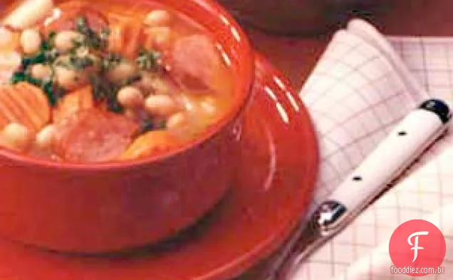 Sopa de feijão Kielbasa favorita