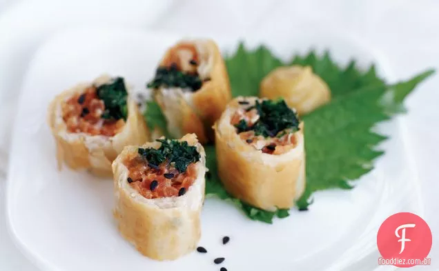 Rolinhos de atum com molho de chalota-Wasabi assado