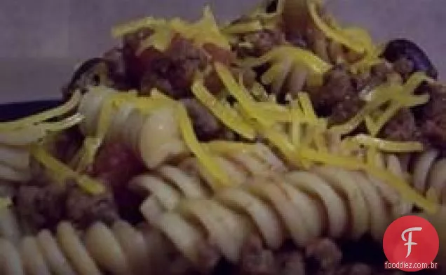 Taco de carne e macarrão