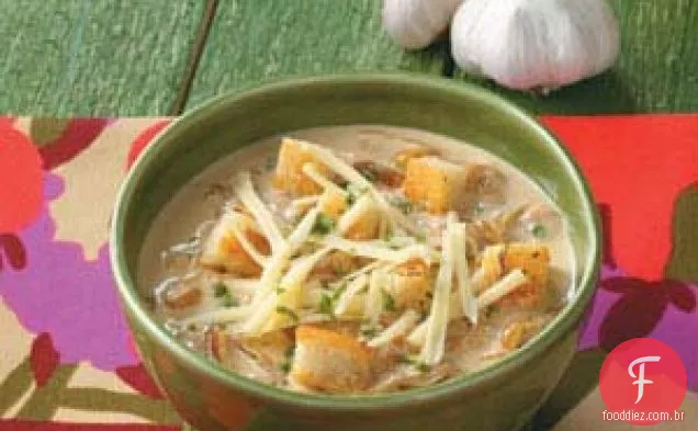 Sopa de alho com croutons