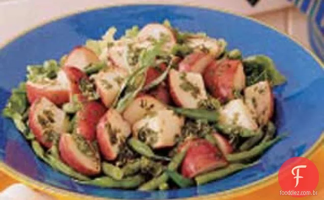 Salada de batata com feijão verde