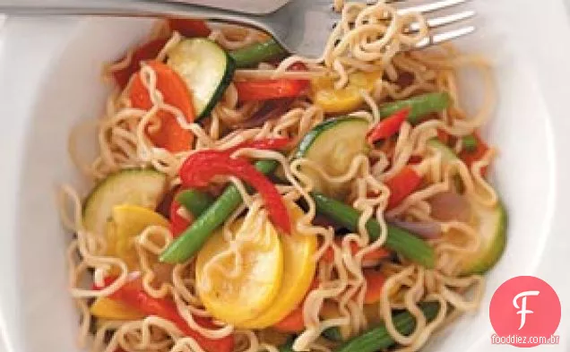 Acompanhamento de macarrão vegetariano