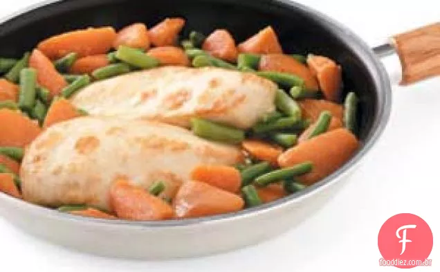 Frango com legumes na frigideira