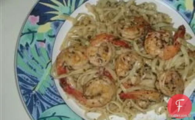 Camarão Scampi Grelhado com Limão e Alho com Linguini