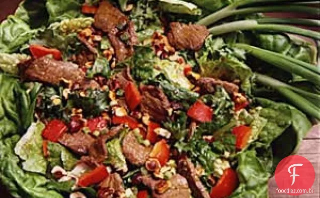 Salada de Carne Picante e Avelãs