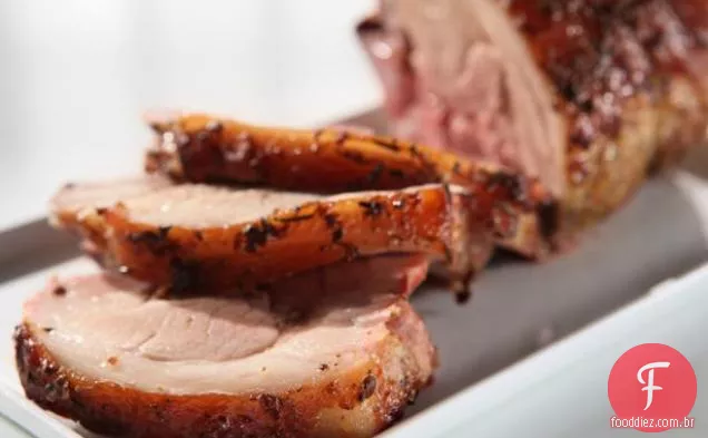Carne de porco assada com alho e mostarda