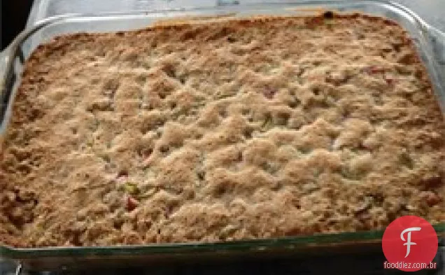 Sobremesa de ruibarbo da vovó Bev (crocante de ruibarbo)