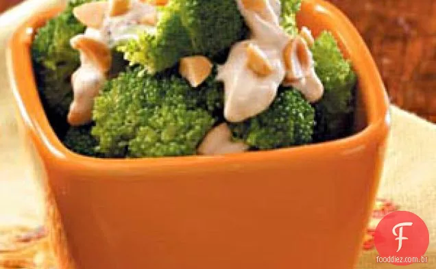 Brócolis picante com amendoim