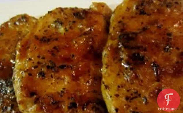 Costeletas de porco com manjericão e marsala
